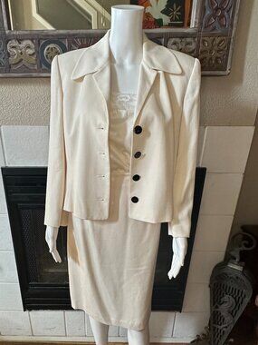 LINDA ALLARD ELLEN TRACY 100% Silk Ivory button up Jacket Skirt Suit set Size 14